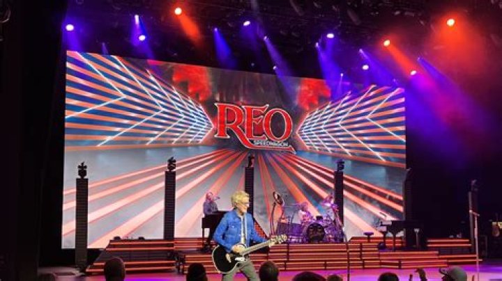 Does REO Speedwagon still tour?