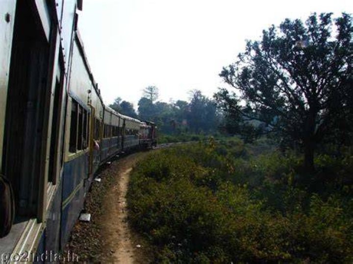 How can I go to Kangra by train?
