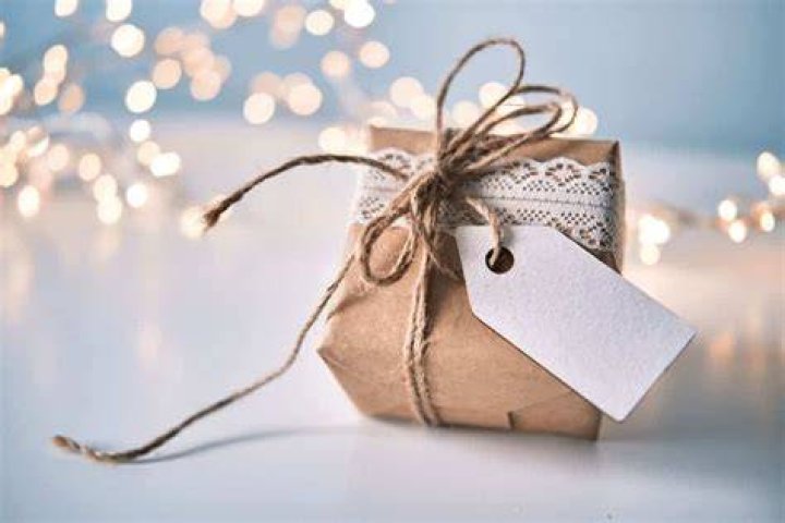 How do you become a minimalist at Christmas?