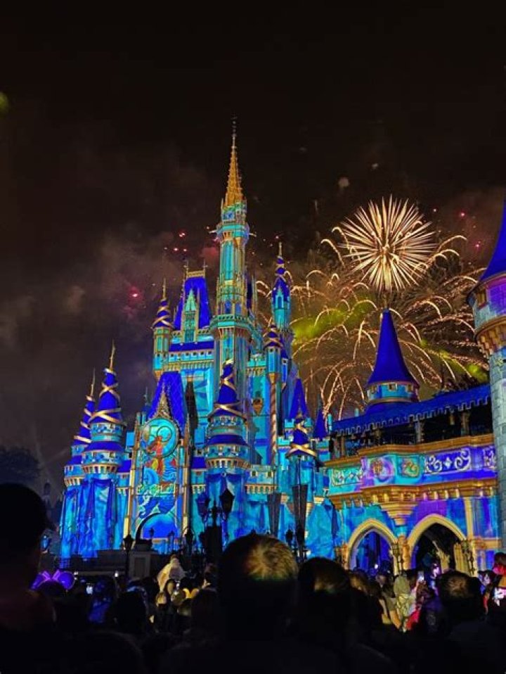 How does Disney do the light show on the castle?