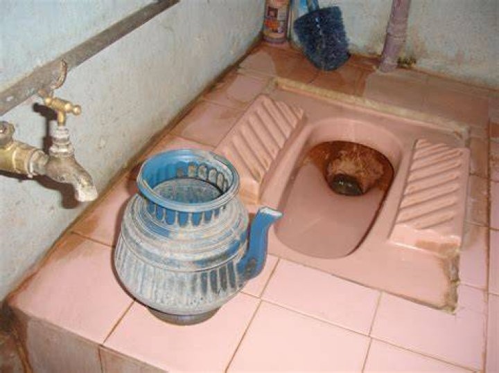 How many people have toilets in Pakistan?