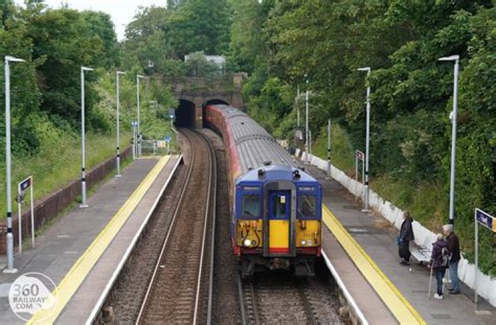 Is there a train to Tamworth?